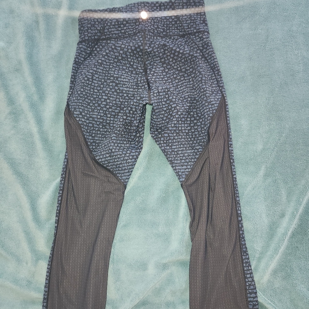 Lululemon legging Bundle 2 sz 6, 1 sz 8
